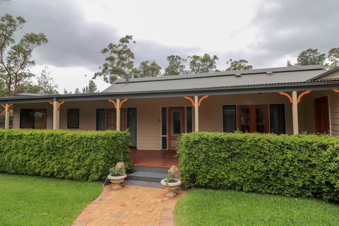 Lumeah House - Accommodation Gladstone 1