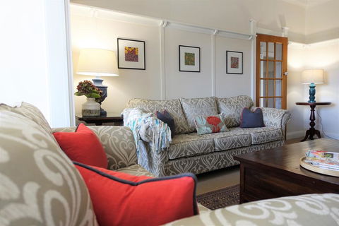 Lurline Villas - Accommodation Gladstone 0