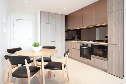 Luxe Apartment Five Minutes From Airport And City - Accommodation Gladstone 3