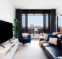 Luxe Apartment Five Minutes From Airport and City - Accommodation Gladstone