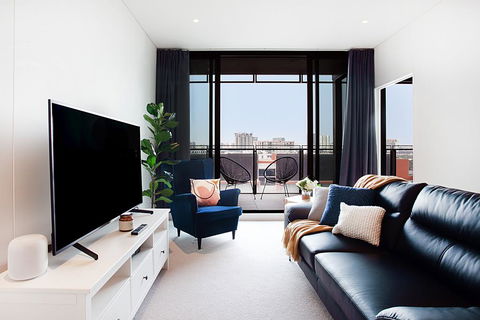 Luxe Apartment Five Minutes From Airport And City - Accommodation Gladstone 0