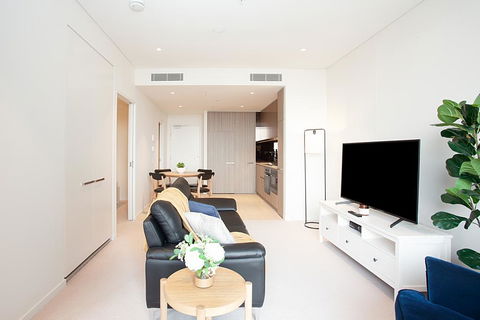 Luxe Apartment Five Minutes From Airport And City - Accommodation Gladstone 2