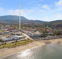 Luxurious Apartment A Stones Throw From The Beach - Accommodation Gladstone