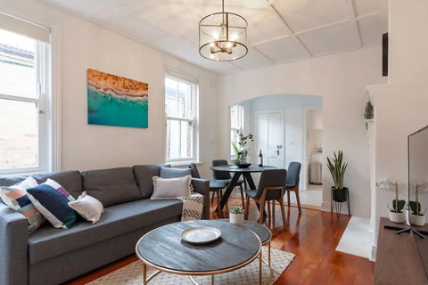 Luxurious Heritage Home With Harbour Bridge Views - Accommodation Gladstone 0