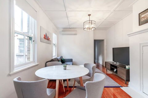 Luxurious Historic Home With Harbour Bridge Views - Accommodation Gladstone 2