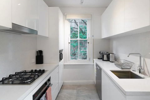 Luxurious Historic Home With Harbour Bridge Views - Accommodation Gladstone 1