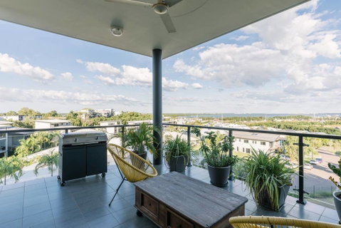 Luxury & Location - Sea Views With Modern Class ! - Accommodation Gladstone 1