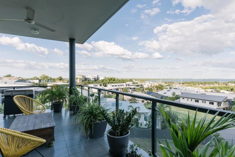 Luxury & Location - Sea Views With Modern Class ! - Accommodation Gladstone 3