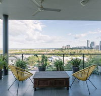 Luxury  Location - Sea Views with Modern Class  - Accommodation Gladstone