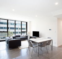 Luxury 3 Bedroom Apartment in an Amazing Location - Accommodation Gladstone