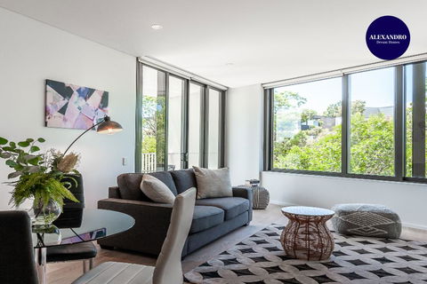 LUXURY APARTMENT / / MOMENTS TO LANE COVE VILLAGE - Accommodation Gladstone 2