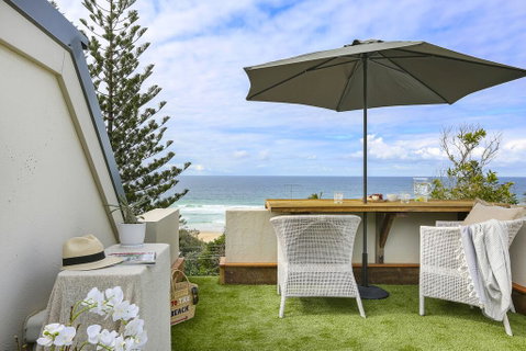 Luxury Beachside Apartment - Accommodation Gladstone 1