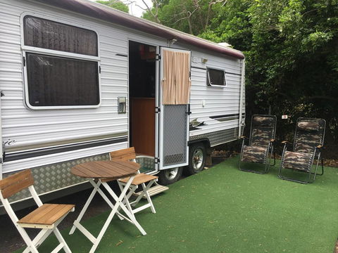 Luxury Caravan - Accommodation Gladstone 3