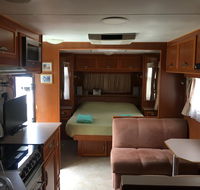 luxury caravan - Accommodation Gladstone