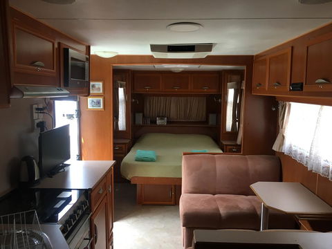 Luxury Caravan - Accommodation Gladstone 0