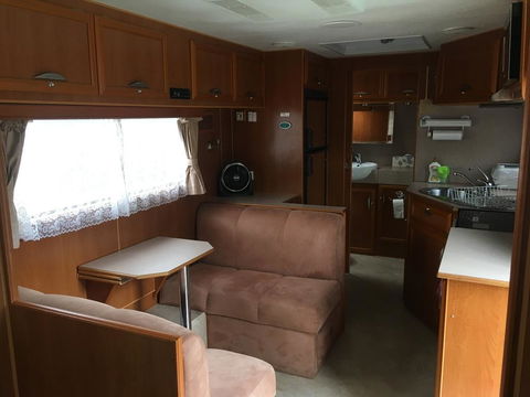 Luxury Caravan - Accommodation Gladstone 1