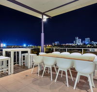 Luxury Darwin City Lights Jacuzzi Central Location Large House New Furnishings - Accommodation Gladstone