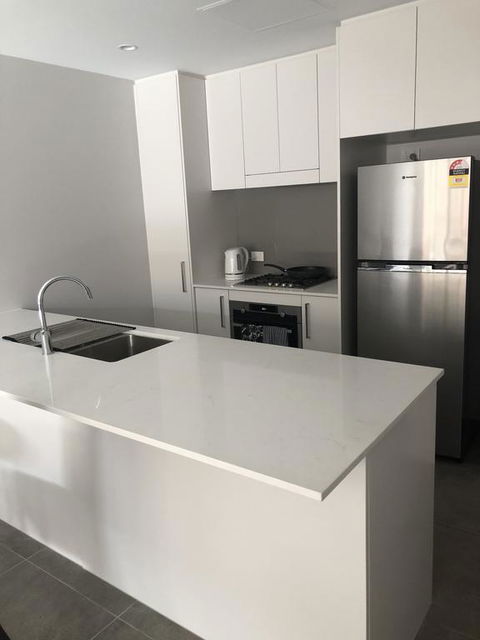 Luxury Executive Apartment - Accommodation Gladstone 1