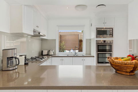 Luxury Family-size Home In Smart Beachside Suburb - Accommodation Gladstone 2