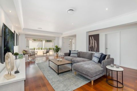 Luxury Family-size Home In Smart Beachside Suburb - Accommodation Gladstone 0