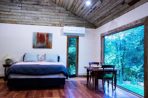 Luxury Forest Retreat - Puffing Billy - Accommodation Gladstone 3