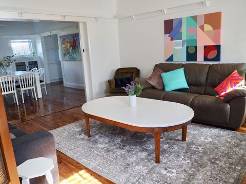 LUXURY IN THE ABSOLUTE HEART OF THE CBD - Accommodation Gladstone 2