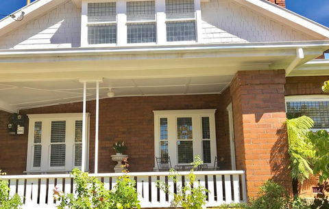 LUXURY IN THE ABSOLUTE HEART OF THE CBD - Accommodation Gladstone 1