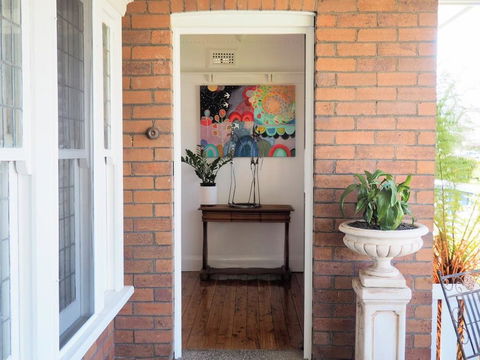 LUXURY IN THE ABSOLUTE HEART OF THE CBD - Accommodation Gladstone 0