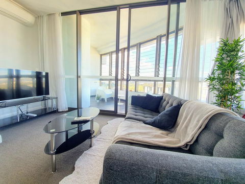 Luxury Level 2-bed 2-bath City View Apt In Olympic Park - Accommodation Gladstone 0