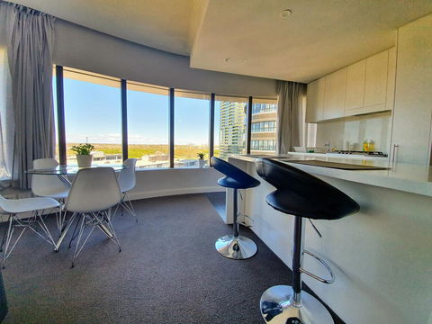 Luxury Level 2-bed 2-bath City View Apt In Olympic Park - Accommodation Gladstone 1