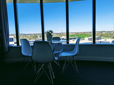 Luxury Level 2-bed 2-bath City View Apt In Olympic Park - Accommodation Gladstone 2