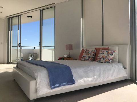 Luxury Ocean Penthouse - Accommodation Gladstone 2
