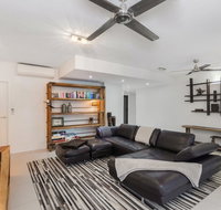 Luxury Pool Side Apartment in Beachfront Resort - Accommodation Gladstone