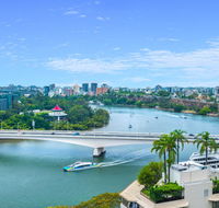 Luxury River City Views with Pool Gym Cafe WiFi Hospital - Accommodation Gladstone