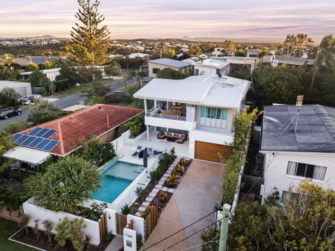 Luxury Tropical Haven - Pacific Avenue, Sunshine Beach - Accommodation Gladstone 1