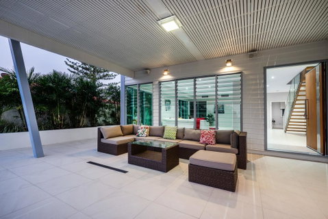 Luxury Tropical Haven - Pacific Avenue, Sunshine Beach - Accommodation Gladstone 3