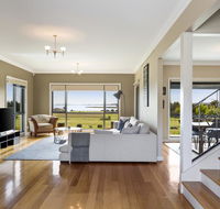 LUXURY WATERFRONT FAMILY HOME-TASMANIA I-L'Abode - Accommodation Gladstone