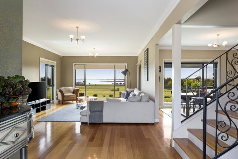 LUXURY WATERFRONT FAMILY HOME-TASMANIA (I)-L'Abode - Accommodation Gladstone 0