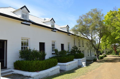 Lythgo's Row Colonial Cottages - Accommodation Gladstone 0