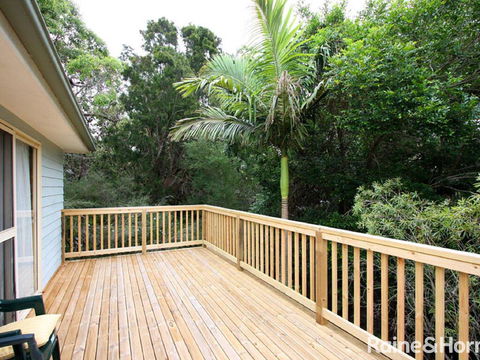 Mac's Surf Style - 12 Ocean Drive - Accommodation Gladstone 3