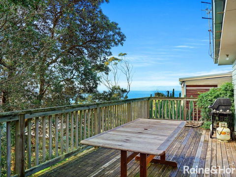 Mac's Surf Style - 12 Ocean Drive - Accommodation Gladstone 0