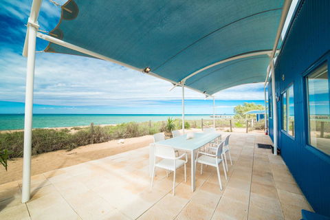 Mackerel Islands - Accommodation Gladstone 0