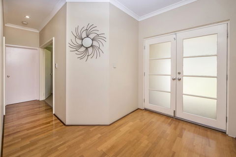 Macs Manor - Accommodation Gladstone 2