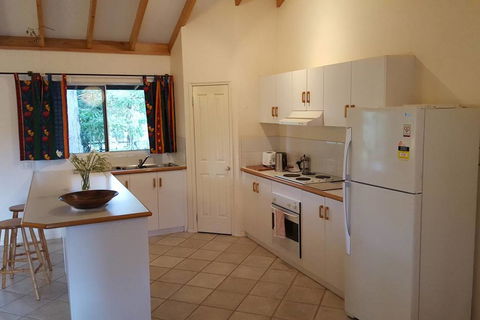 Magic Bush Hideaway 2 Azalea Court - Accommodation Gladstone 1