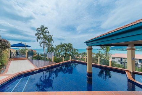 Magnificence At Airlie - Accommodation Gladstone 0