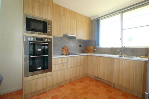 Main Stay 8, 1 Main Street - Accommodation Gladstone 1