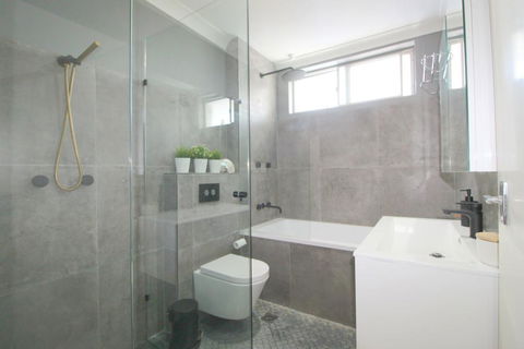Main Stay 8, 1 Main Street - Accommodation Gladstone 3