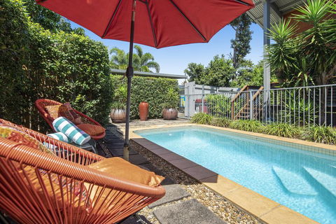 MANDALAY ESCAPE, SECLUSION & SERENITY WITH A POOL - Accommodation Gladstone 3