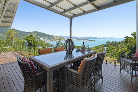 MANDALAY ESCAPE, SECLUSION & SERENITY WITH A POOL - Accommodation Gladstone 1