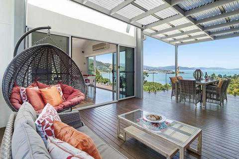 MANDALAY ESCAPE, SECLUSION & SERENITY WITH A POOL - Accommodation Gladstone 0